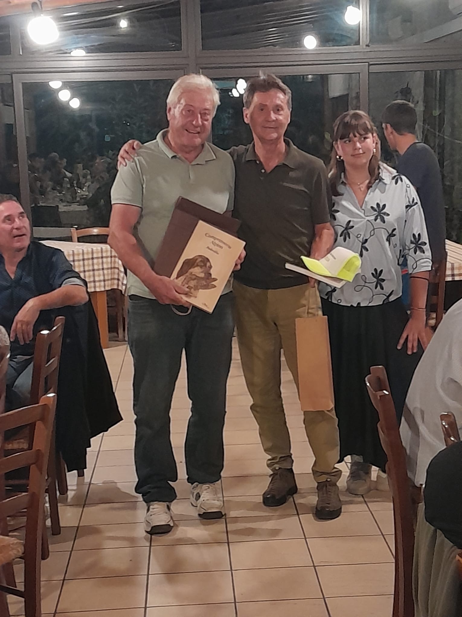 Premiazione durante la lotteria della Cena Sociale della Riserva di Pederobba